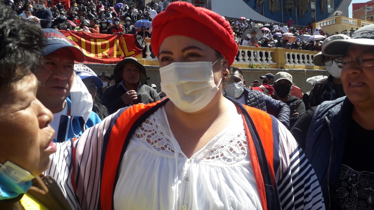 Ministra Prada resalta el aporte de los trabajadores para encaminar al país en la senda de crecimiento 