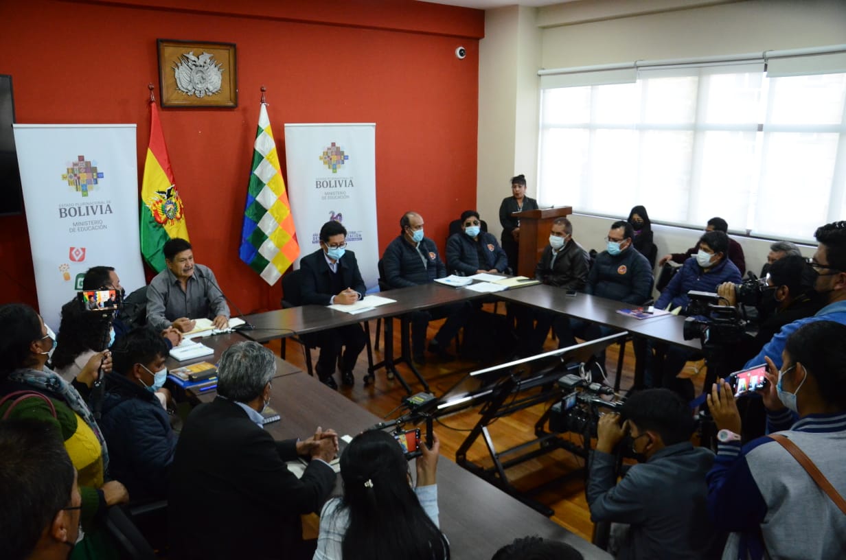 Gobierno y COB instalan de mesa de trabajo de la comisión social para atender demandas del sector