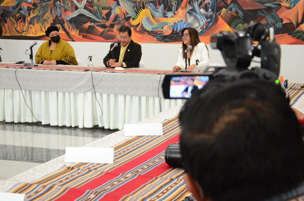 Gobierno anuncia tres diplomados virtuales y cursos de especialización para periodistas