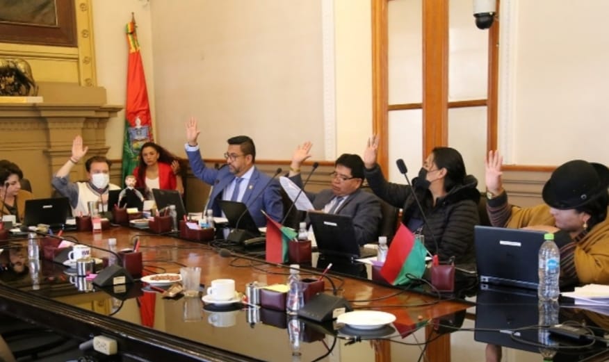 Concejales de Iván Arias abrogan la Ley de Fiscalización y Auditorías