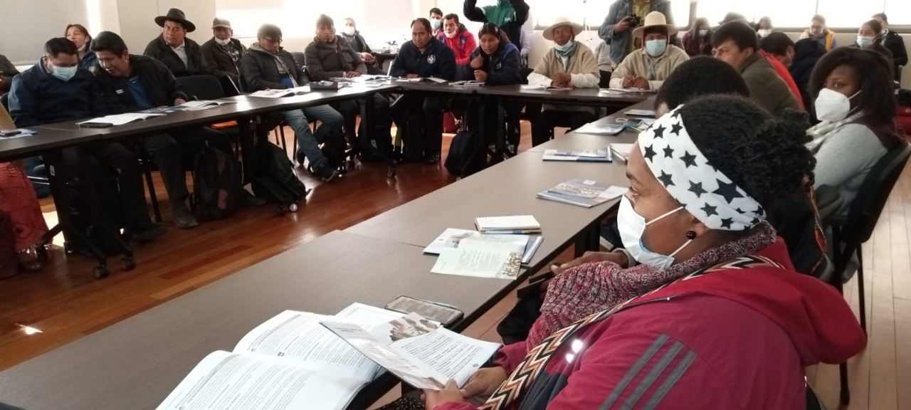 Pueblos indígenas y afrobolivianos aportan propuestas para la actualización del Currículo de Educación Regular
