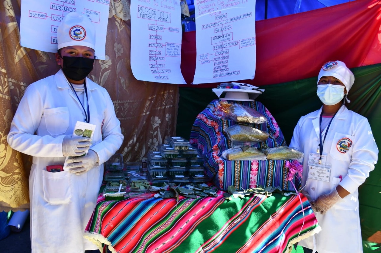 Institutos técnicos presentan 124 proyectos productivos en encuentro departamental