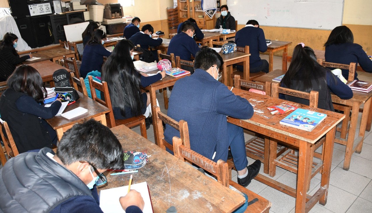 Educación ordena mantener medidas de bioseguridad anticovid en aulas
