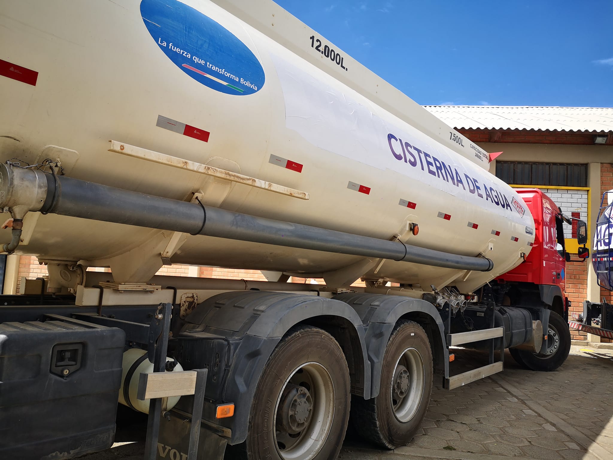 Gobierno entregó insumos agrícolas a 23.000 familias afectadas por la sequía