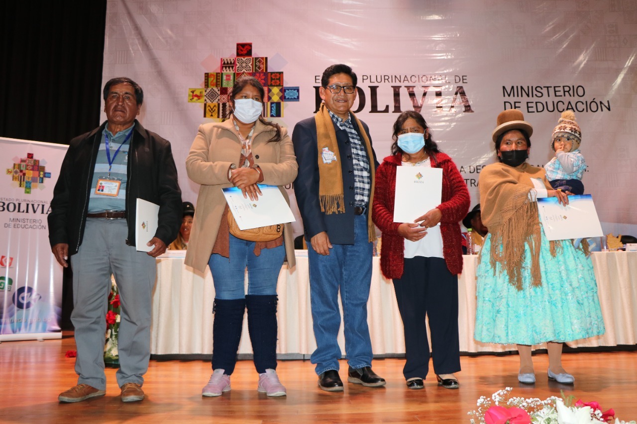 Programa de Postalfabetización gradúa a 15.901 personas de sexto de secundaria