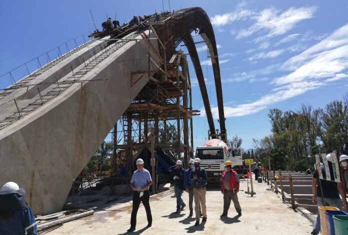 Inicio de lluvias amenaza al inconcluso puente “millonario” de Rodrigo Paz Pereira