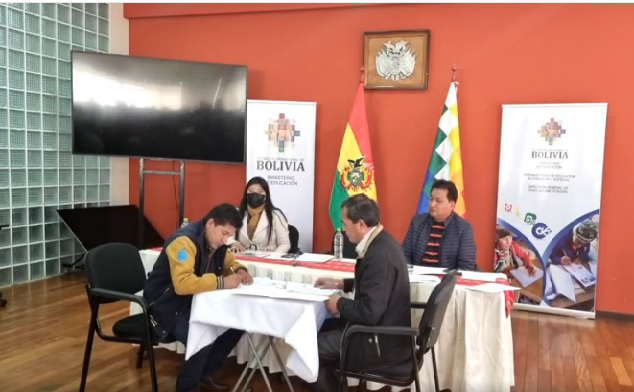 Educación y 32 alcaldías del departamento de La Paz sellan alianza para reducir el analfabetismo