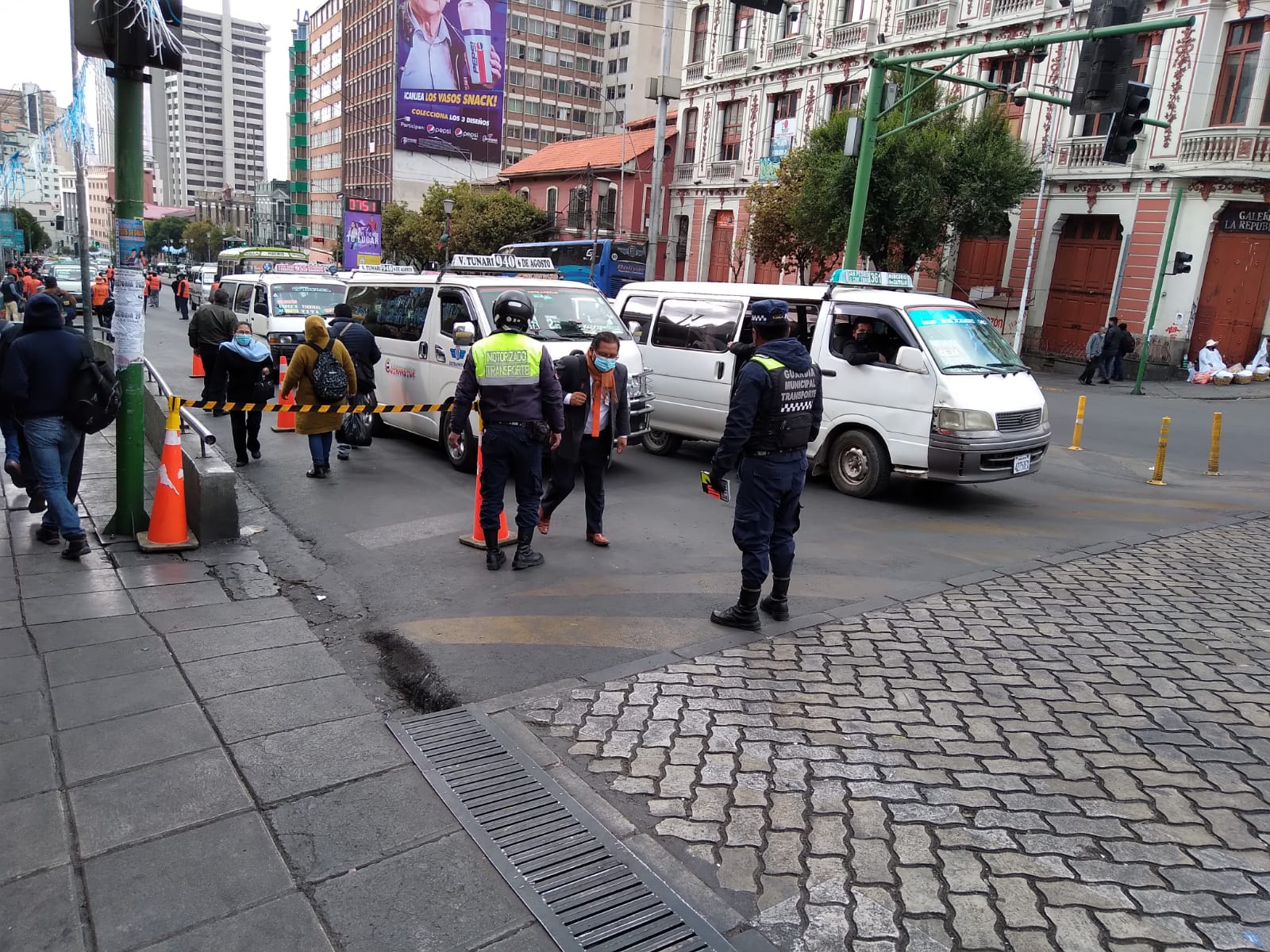 Alcaldía y transportistas se unen para mejorar la fluidez vehicular en la ciudad de La Paz
