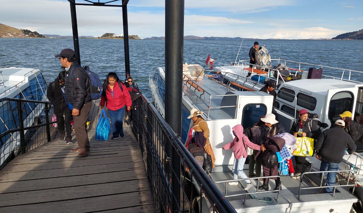 Viajeros y turistas desde Puno usan lanchas de alta velocidad para cruzar el Titicaca y llegar a Bolivia
