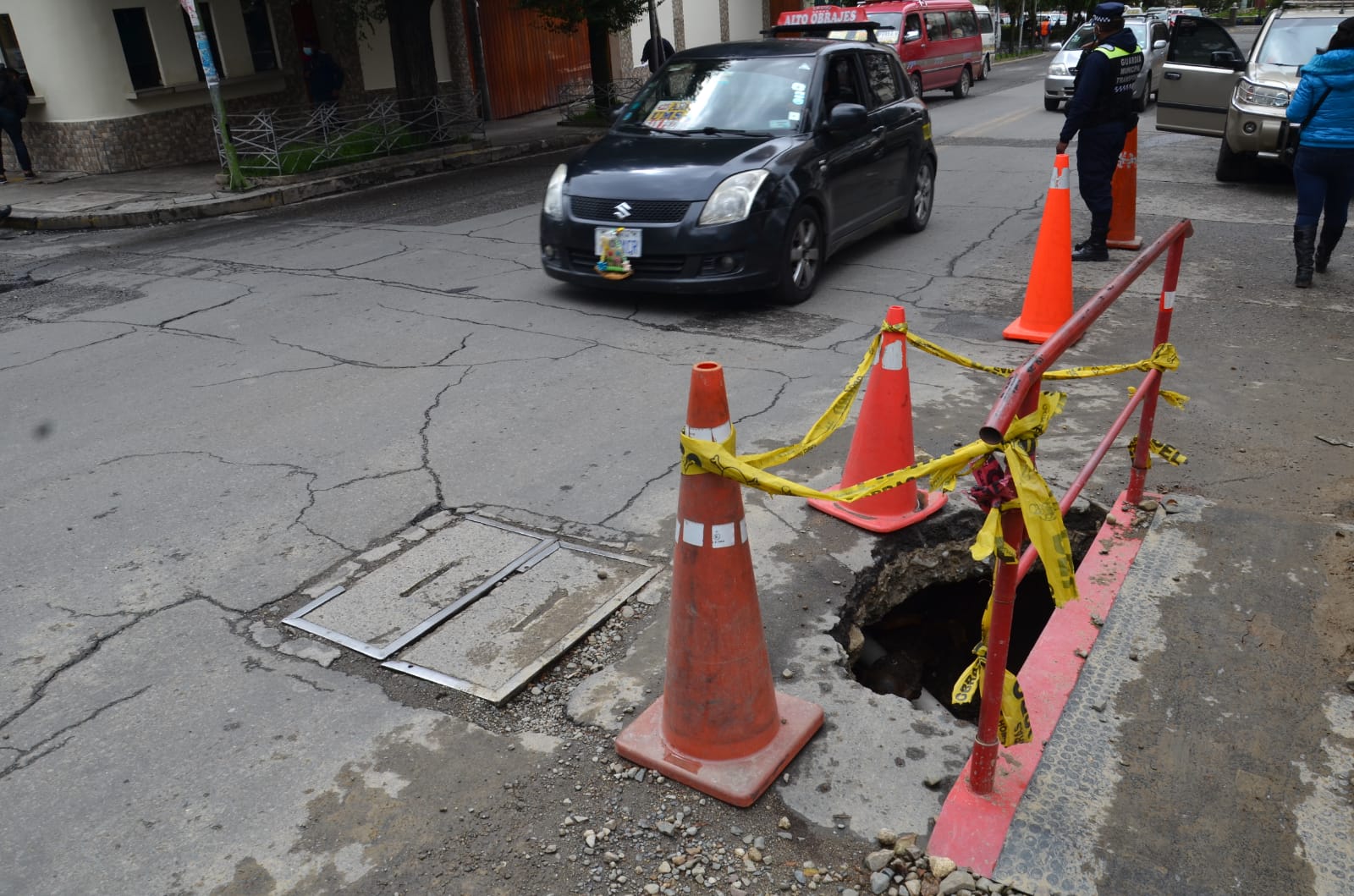El asambleísta Silva dice que La Paz tiene “una obra deteriorada por día” y no una obra por día