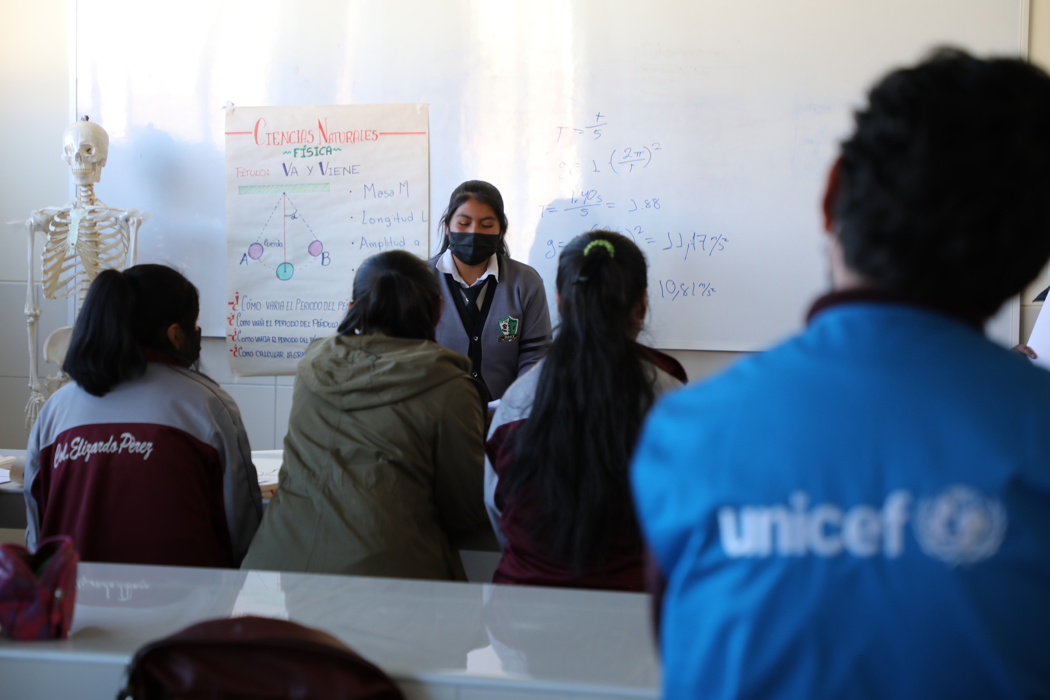 Ministerio de Educación y Unicef Bolivia promueven capacitación científica de jóvenes alteñas 