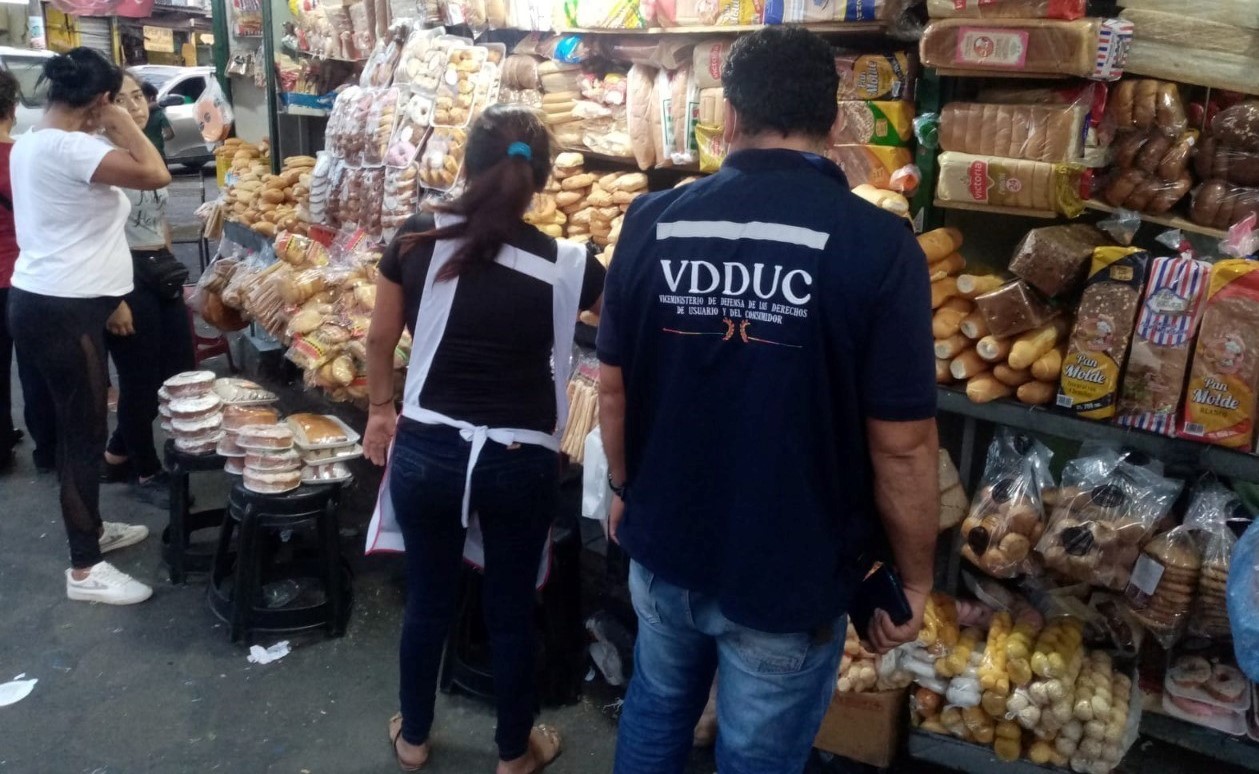 Defensa del Consumidor controla el precio y peso del pan en La Paz y Santa Cruz