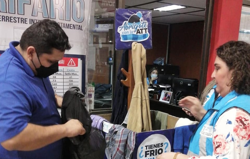 Campaña “Abrígate con la ATT” invita a donar una prenda para los que más necesitan 