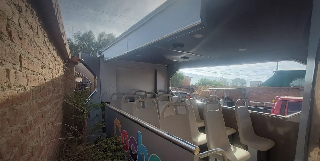 Empresa reclama a Manfred Reyes Villa pago por un tren infantil