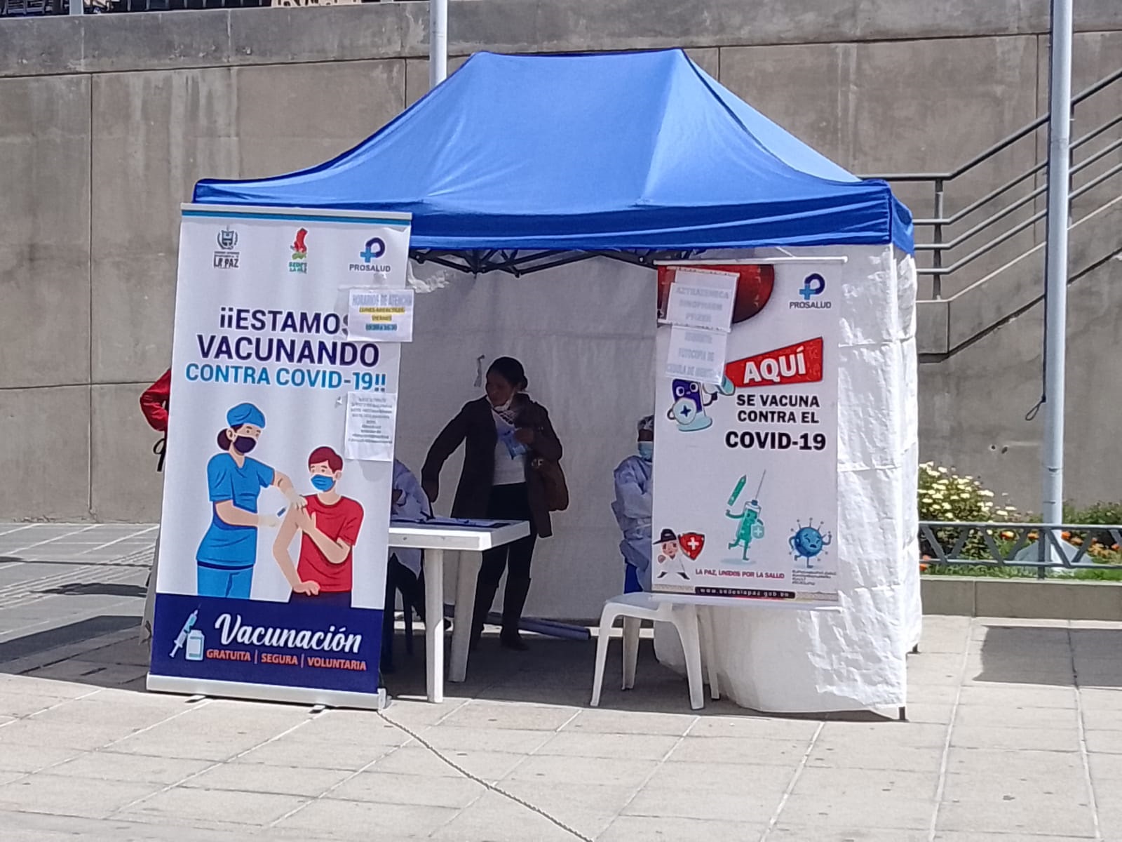 Habilitan puntos de vacunación contra el COVID-19 en tres estaciones de Mi Teleférico