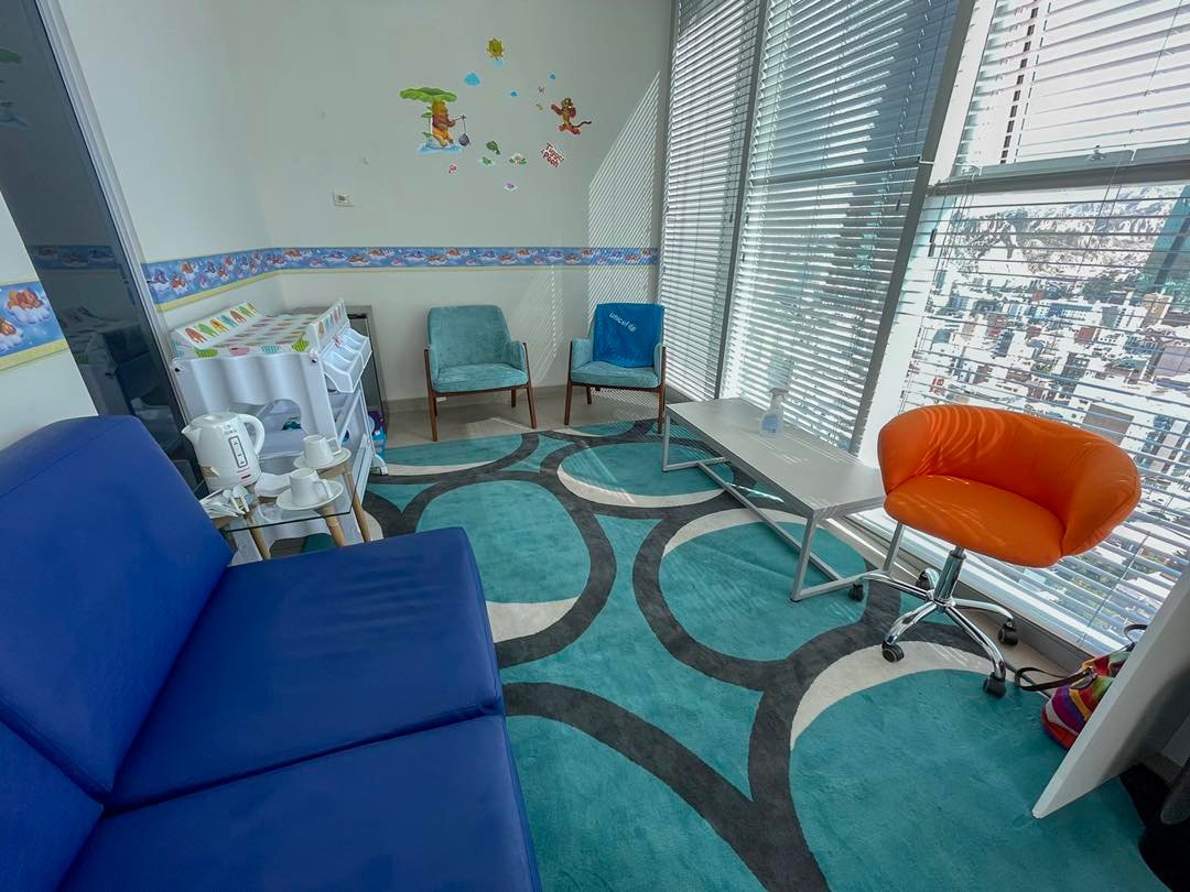 Banco Unión promueve la libre lactancia e instala una sala materna para madres funcionarias