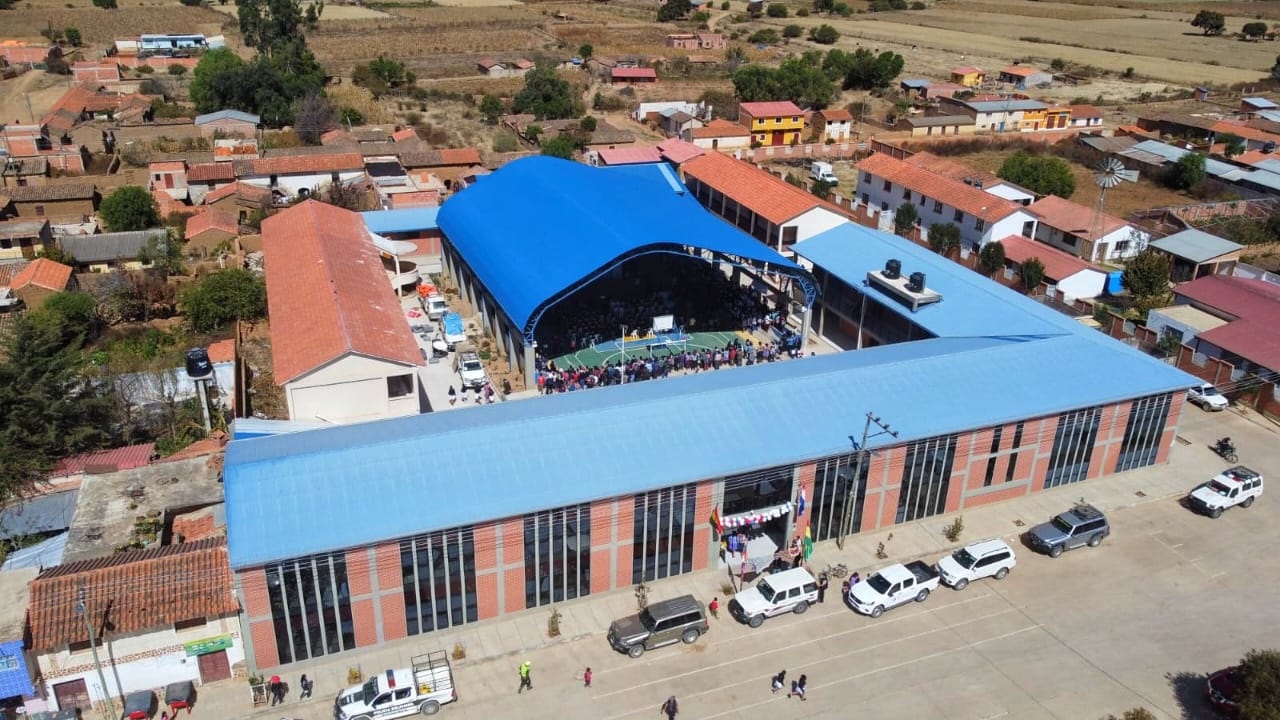 Arce: Estamos empeñados en mejorar la calidad educativa, estamos invirtiendo en infraestructura y equipamiento