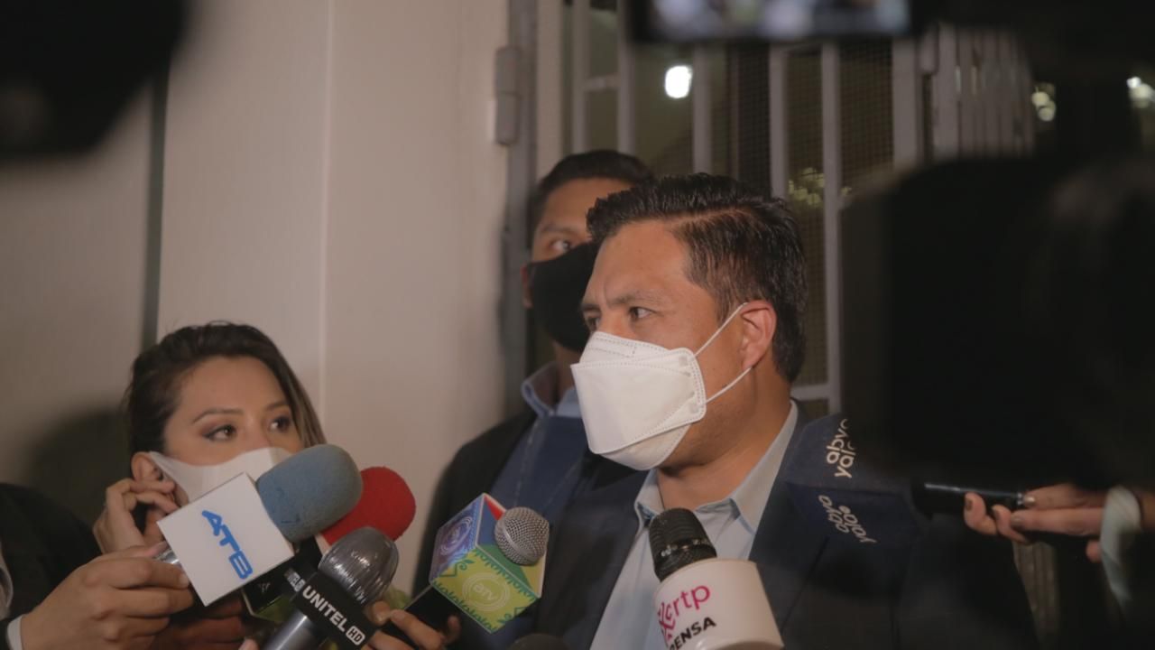 Gobierno descarta intensión de retirar equipamiento médico de Santa Cruz y pide a la Gobernación no politizar la salud