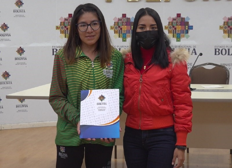 Gobierno entrega pasajes aéreos a la atleta Ángela Castro que competirá en España