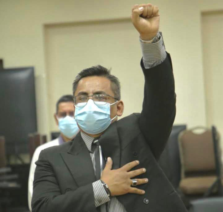 José Luis Martínez es posesionado como nuevo gerente de la Caja Nacional de Salud 