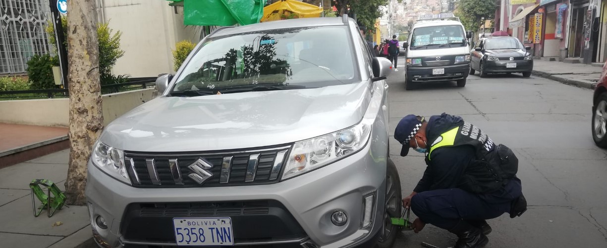 Arias entregará a privados mingitorios y parqueos públicos