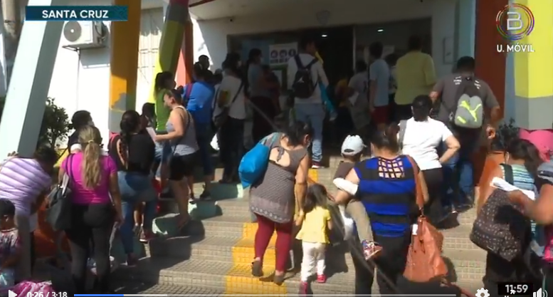 Tras el paro, padres colapsan el Hospital del Niño de Santa Cruz en busca de una ficha de atención para sus hijos