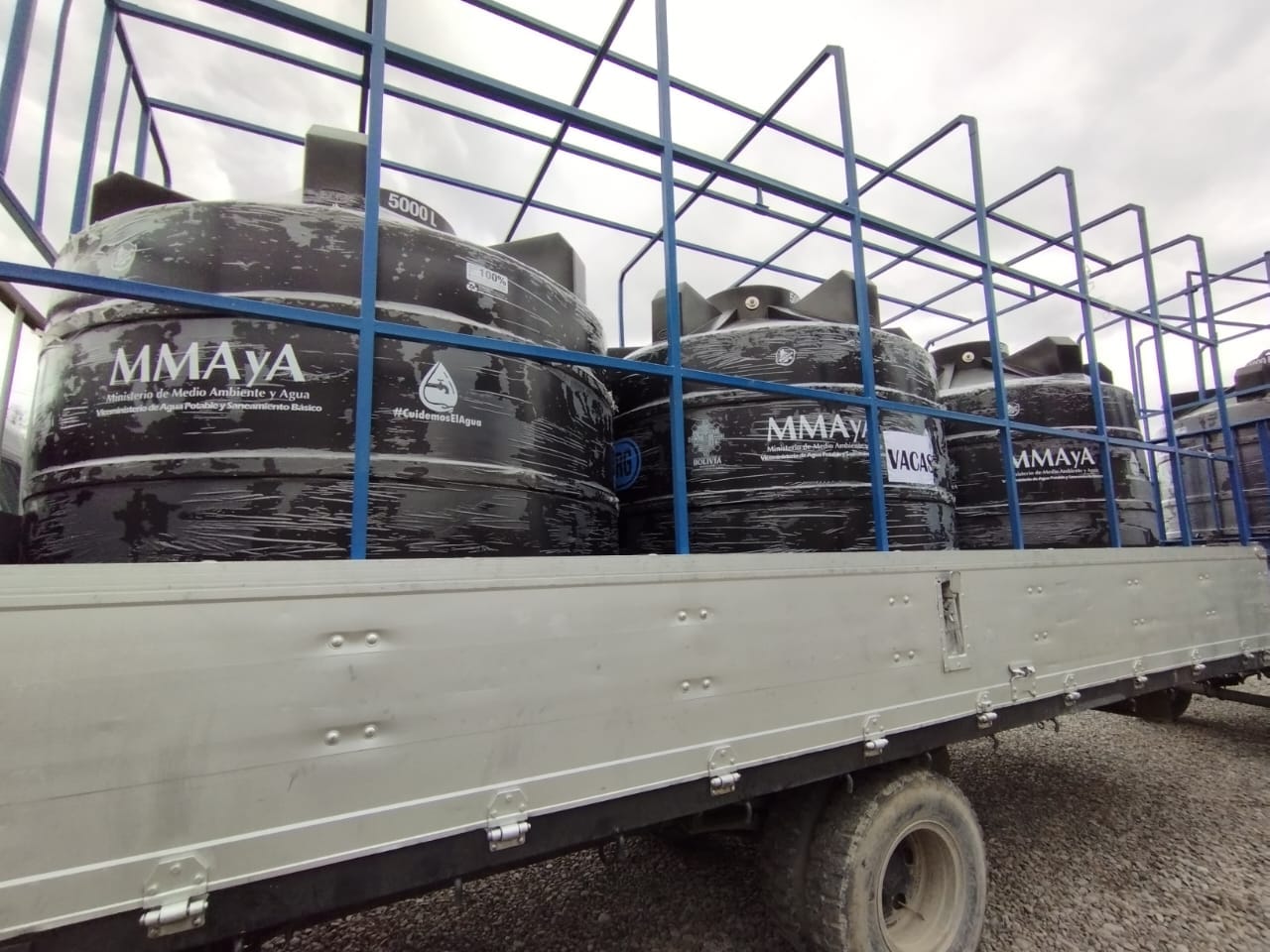 Gobierno entrega tanques de agua y cisternas a seis municipios golpeados por la sequía en Cochabamba