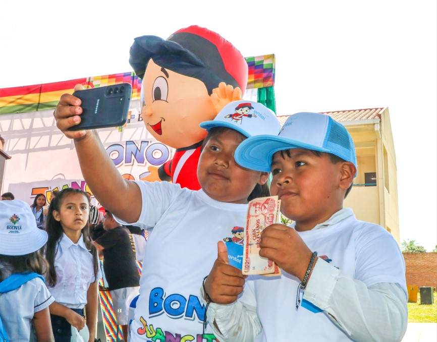 Educación amplía hasta el 10 de diciembre el pago del Bono Juancito Pinto