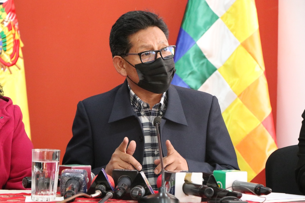 Denuncian que un maestro en Concepción obliga a sus colegas y estudiantes a marchar y bloquear