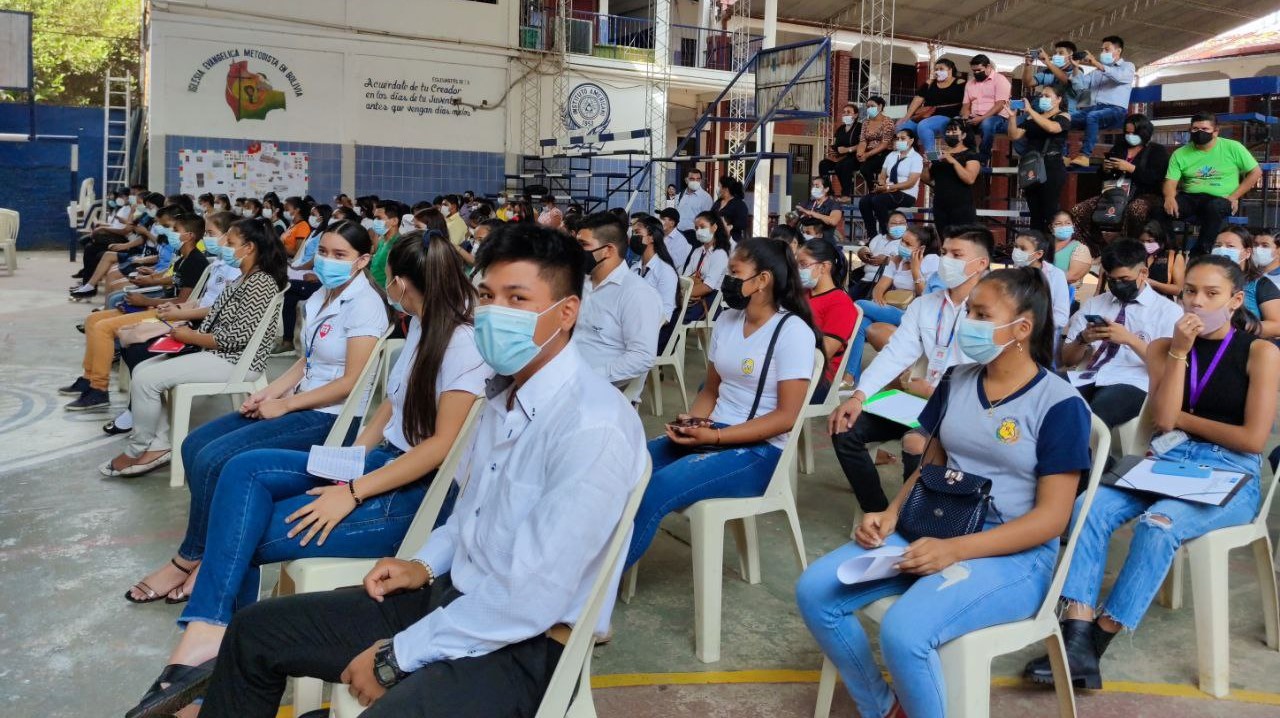 Educación: Clases presenciales en la capital cruceña son normales, bloqueos perjudican a estudiantes de 12 colegios 
