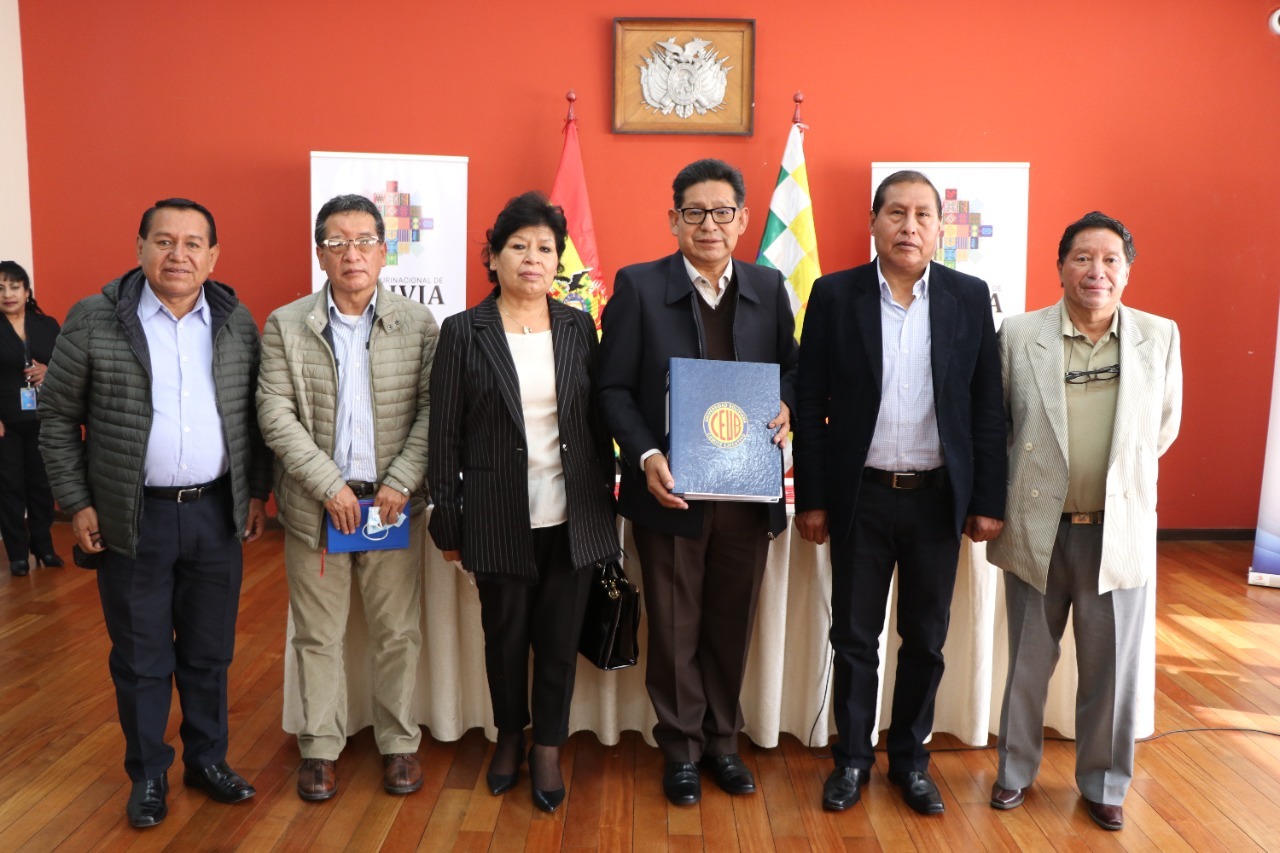 CEUB entrega propuestas académicas para la Actualización del Currículo Educativo