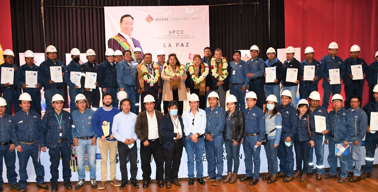 La Paz: Educación certifica a 103 trabajadores