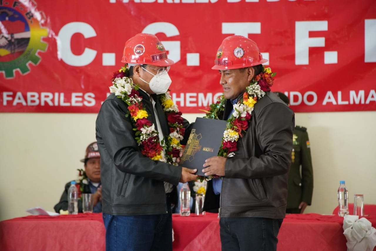 Arce destaca fortalece de los fabriles para la industrialización del país