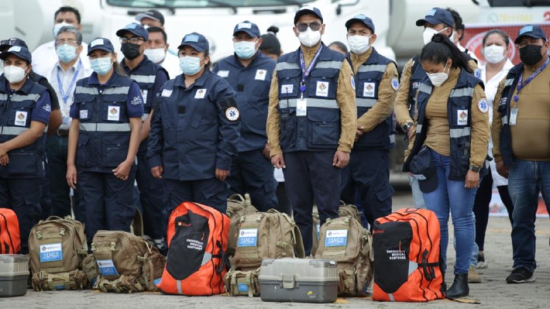 Médicos dan atención a bomberos y civiles en municipios afectados por incendios forestales