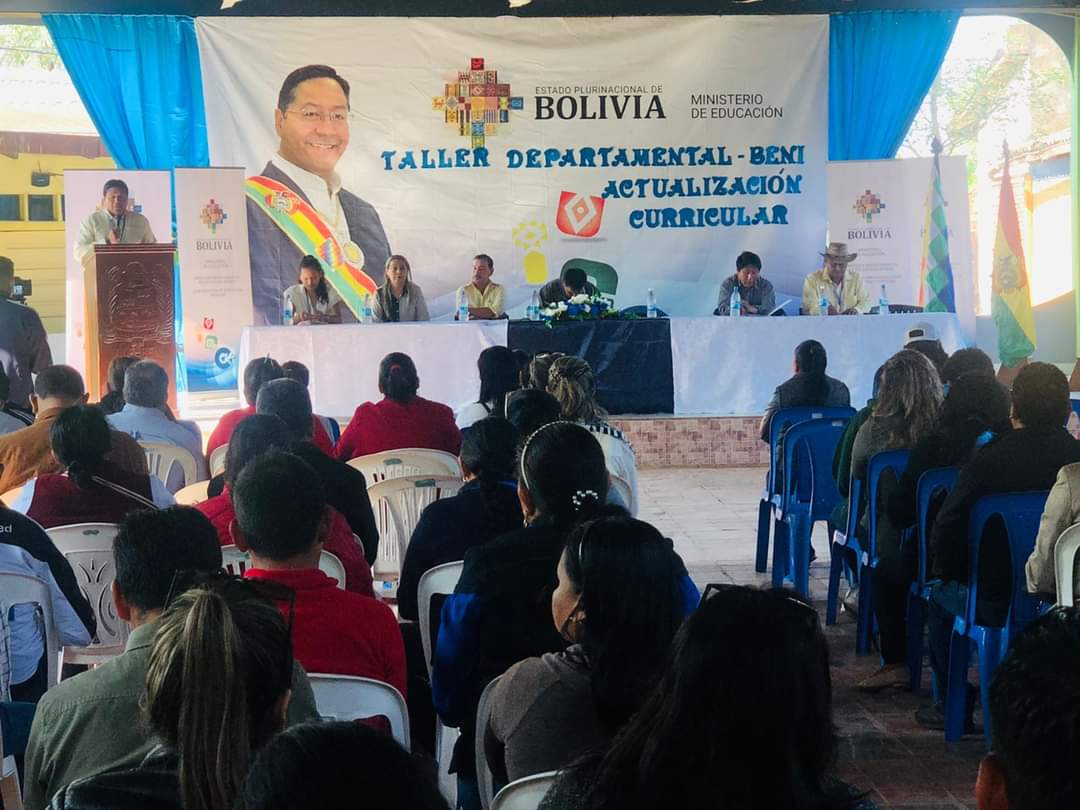 Educación afina borrador de la nueva malla curricular que se analizará en un encuentro nacional