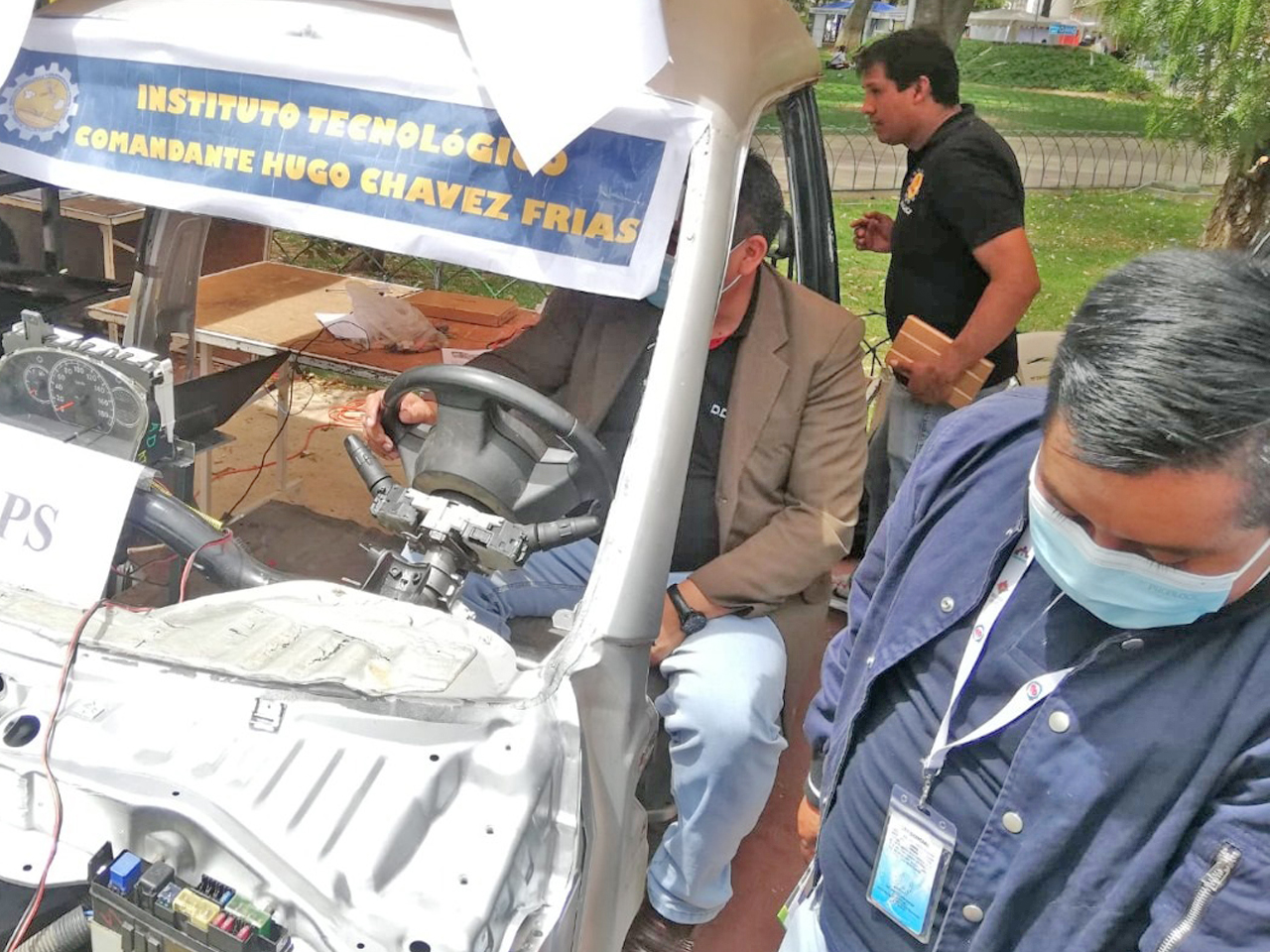 Estudiantes de secundaria presentan proyectos de innovación tecnológica en ferias departamentos