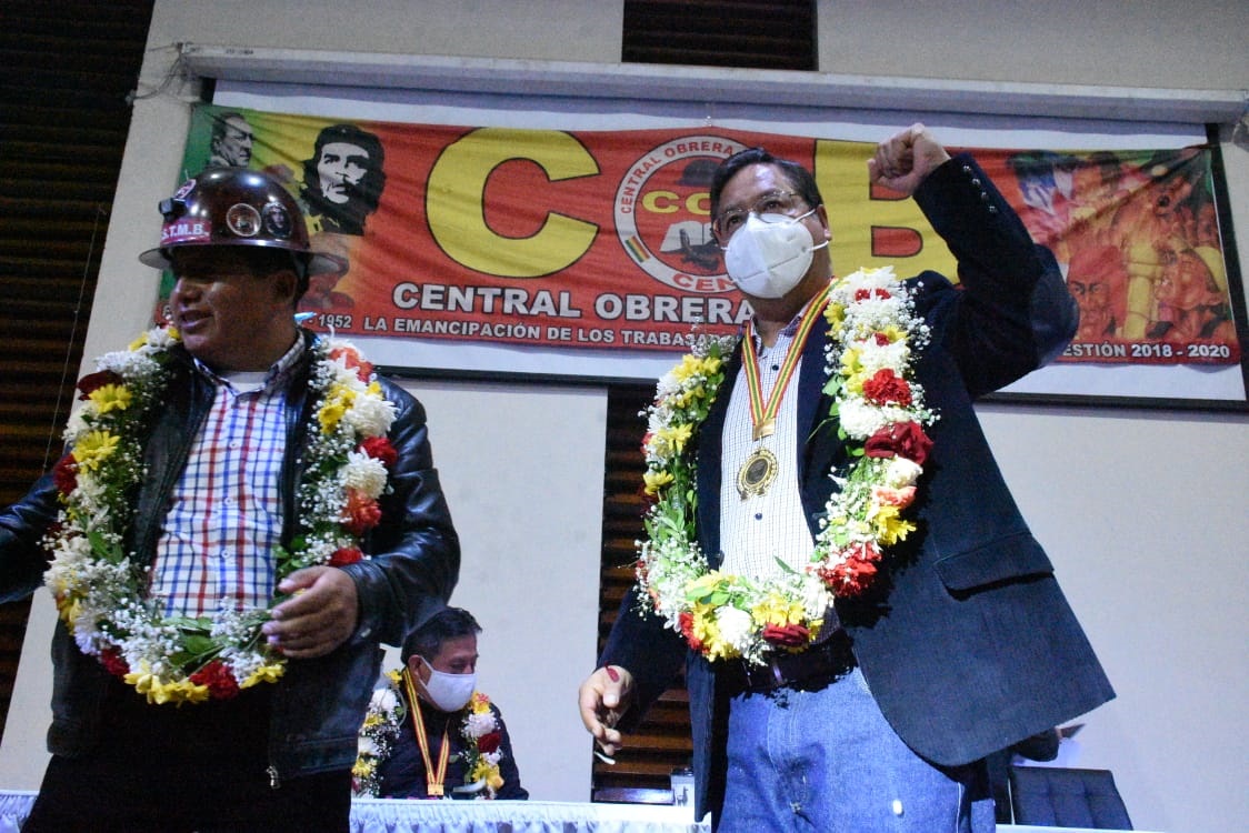 Presidente rinde homenaje a la COB y le pide unidad para defender la democracia