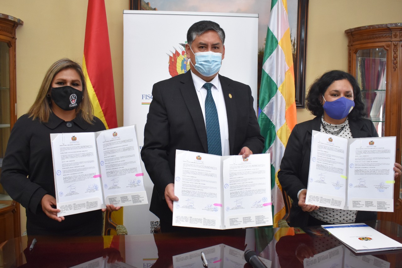 Ministerio Público suscribe convenio con los institutos ITSEC y Aurora Rossells de Sucre para prácticas institucionales