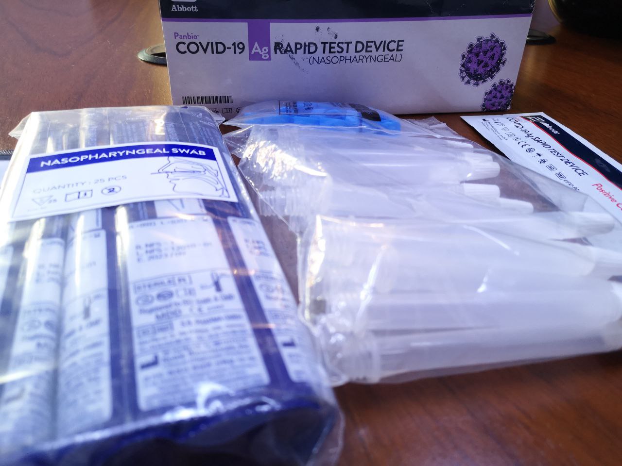 Bolivia recibe lote de 650 mil pruebas de antígeno nasal en tiempo récord