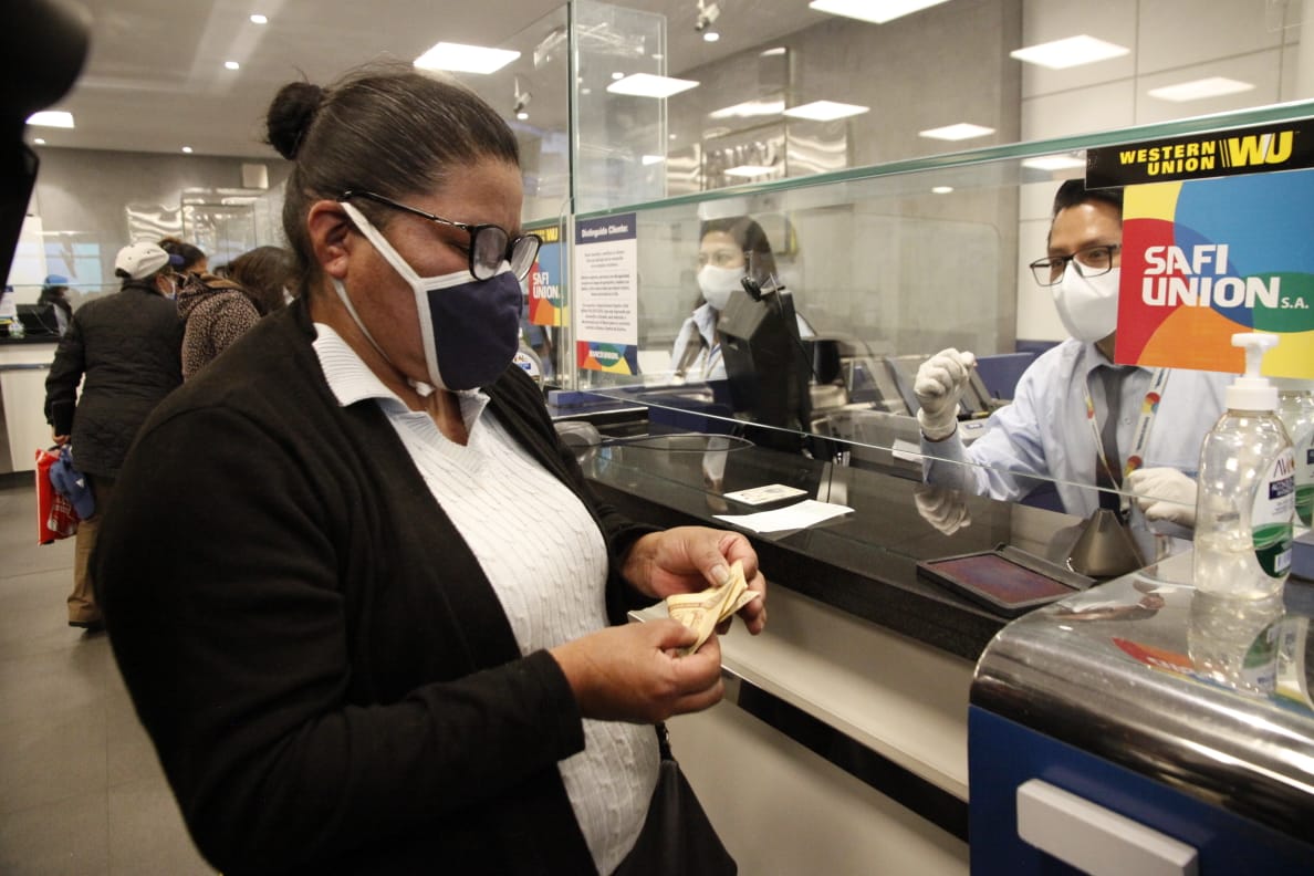 Presidente Arce destaca que más de 4 millones de personas recibieron el Bono contra el Hambre