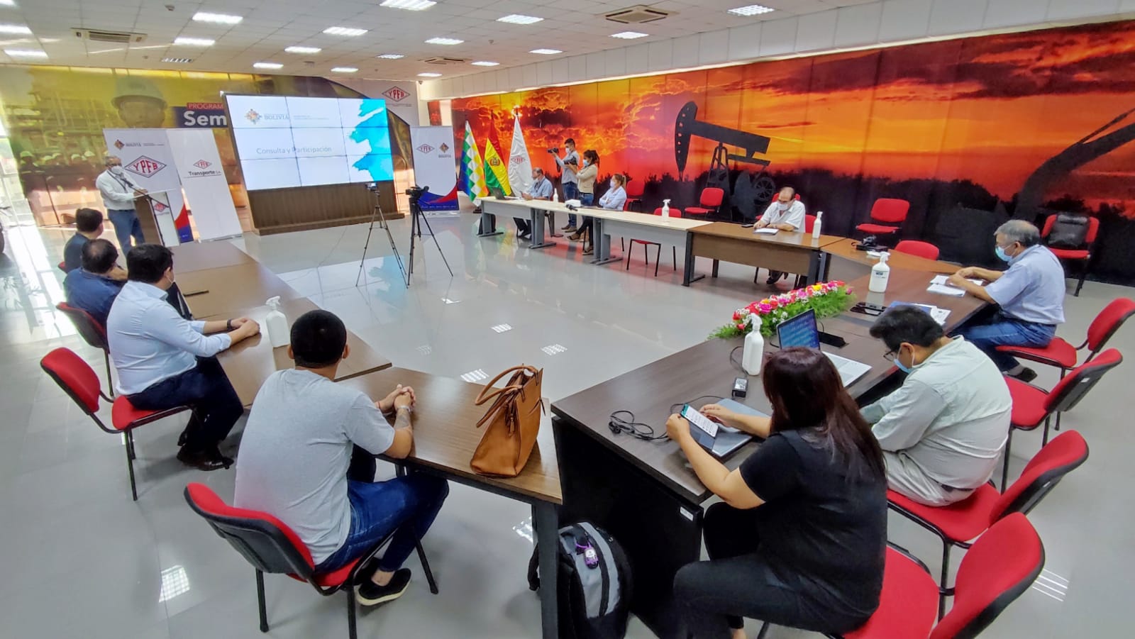 MHE y YPFB Transporte explicaron a la prensa procedimiento sobre compensación socio-ambiental