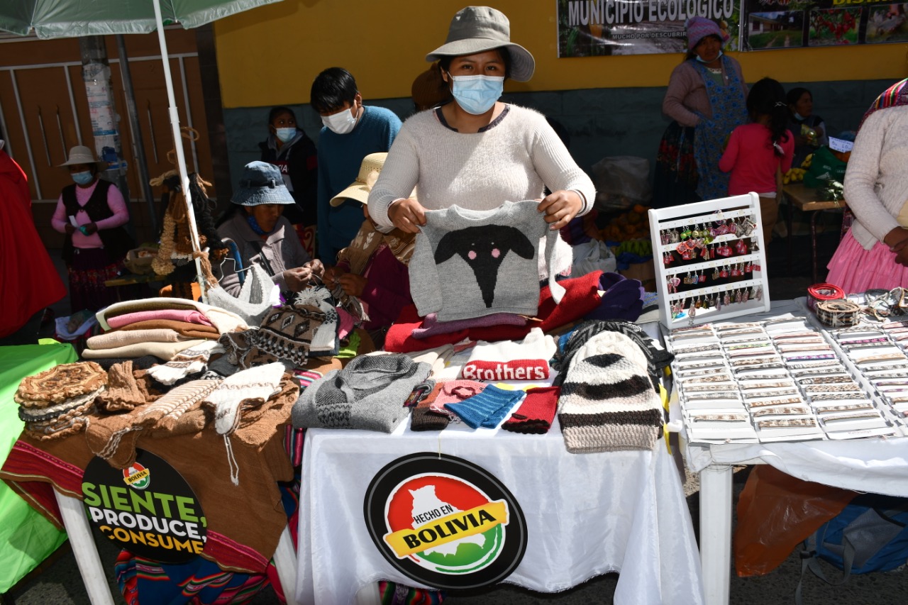 Más de 150 unidades productivas participan en la feria “Hecho en Bolivia” en El Alto