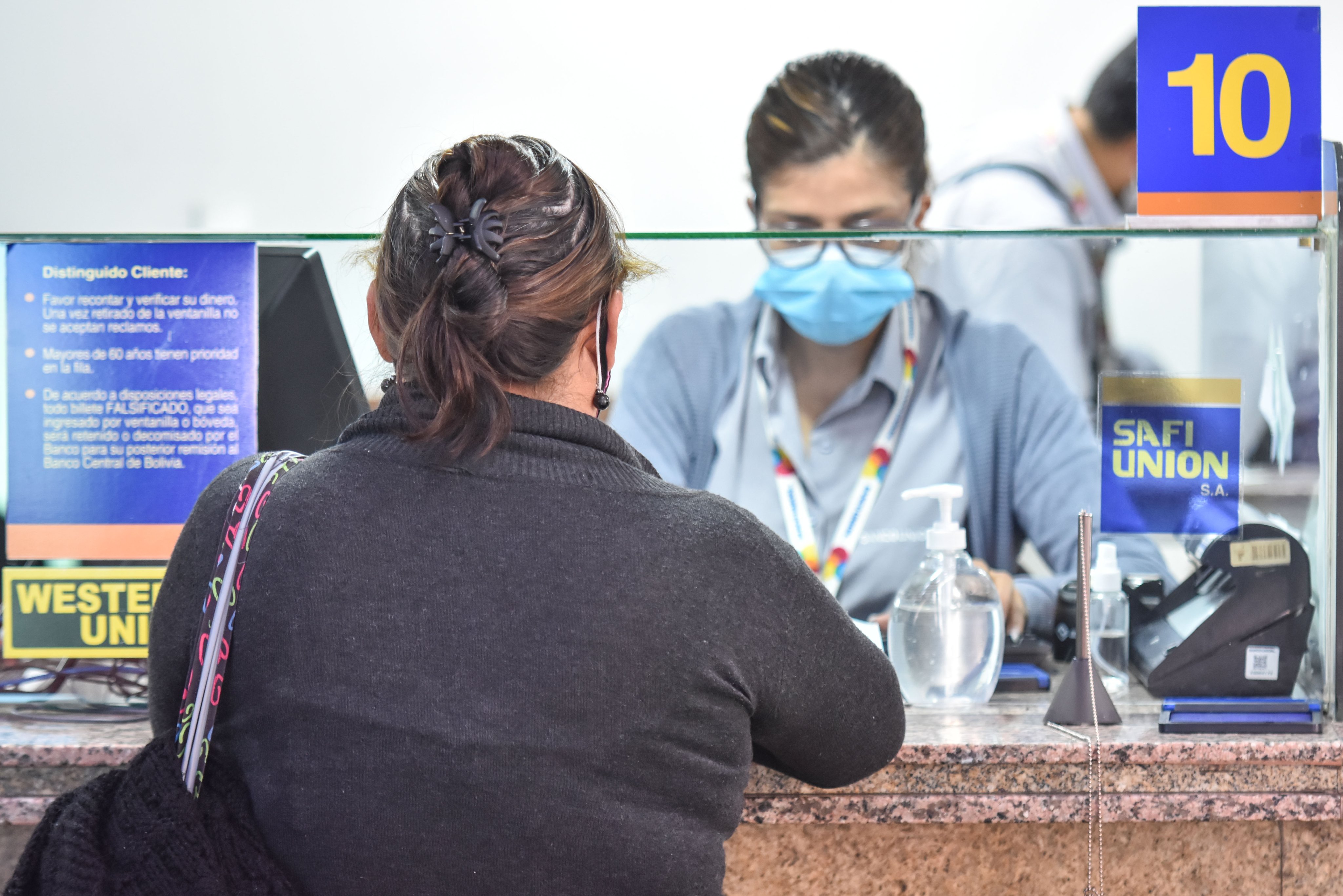 Banco Unión paga desde hoy el Bono Contra el Hambre a personas que tienen entre 18 y 29 años
