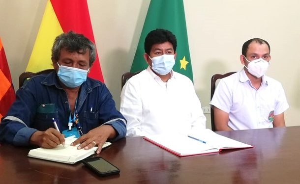 Ministro de Obras Públicas anuncia inversiones millonarias en teleducación, carreteras, fibra óptica y viviendas para el Beni