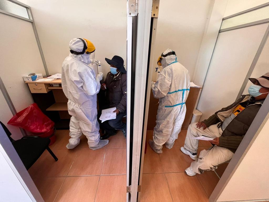 Bolivia realizó más de 3.000 pruebas PCR para facilitar paso de transporte de carga pesada hacia Chile