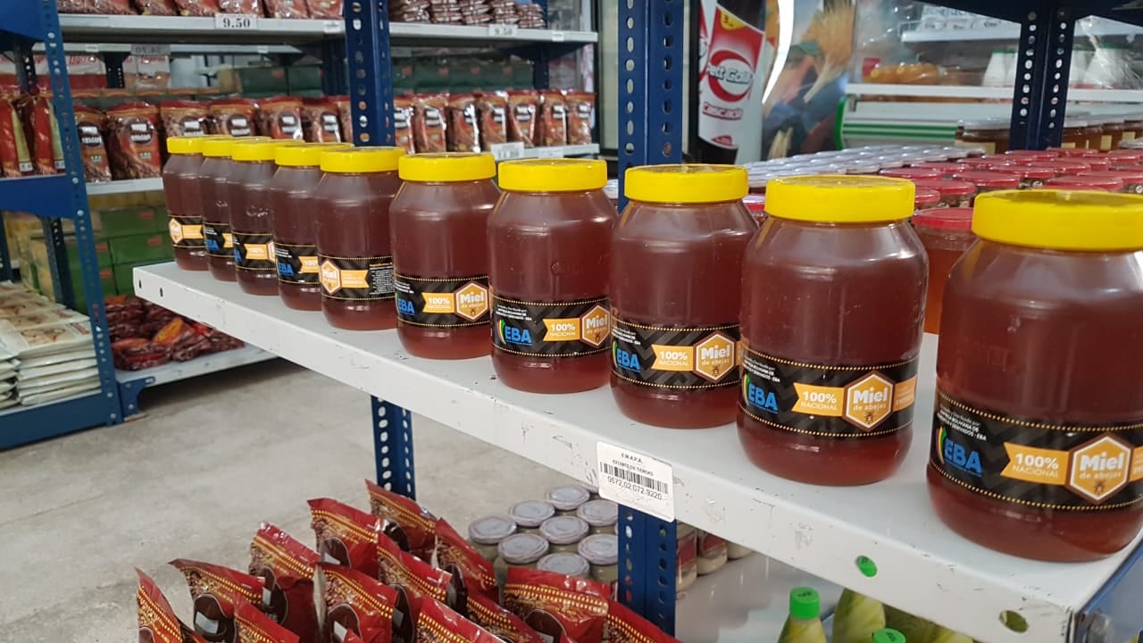 EBA y Sernap firman acuerdo para la producción anual de 120 toneladas de miel