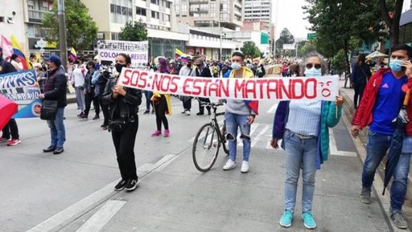 Protestan contra agresión sexual policial a mujeres en Colombia