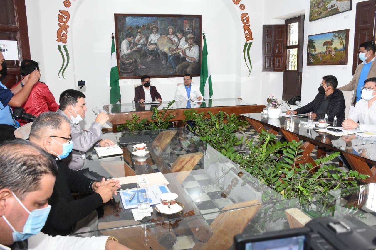 Ministro Montenegro y Alcalde de Santa Cruz sostuvieron encuentro para analizar la situación económica del municipio