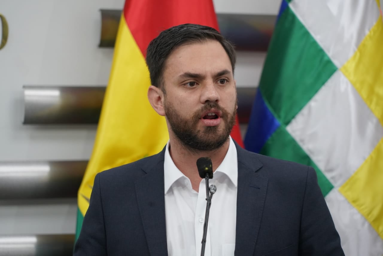 Gobierno abre investigación sobre dotación de municiones de guerra de Ecuador al régimen de Áñez