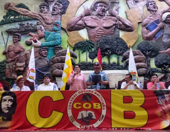 Ministra de Trabajo entrega a la COB el Decreto 4668 que garantiza derechos de los trabajadores